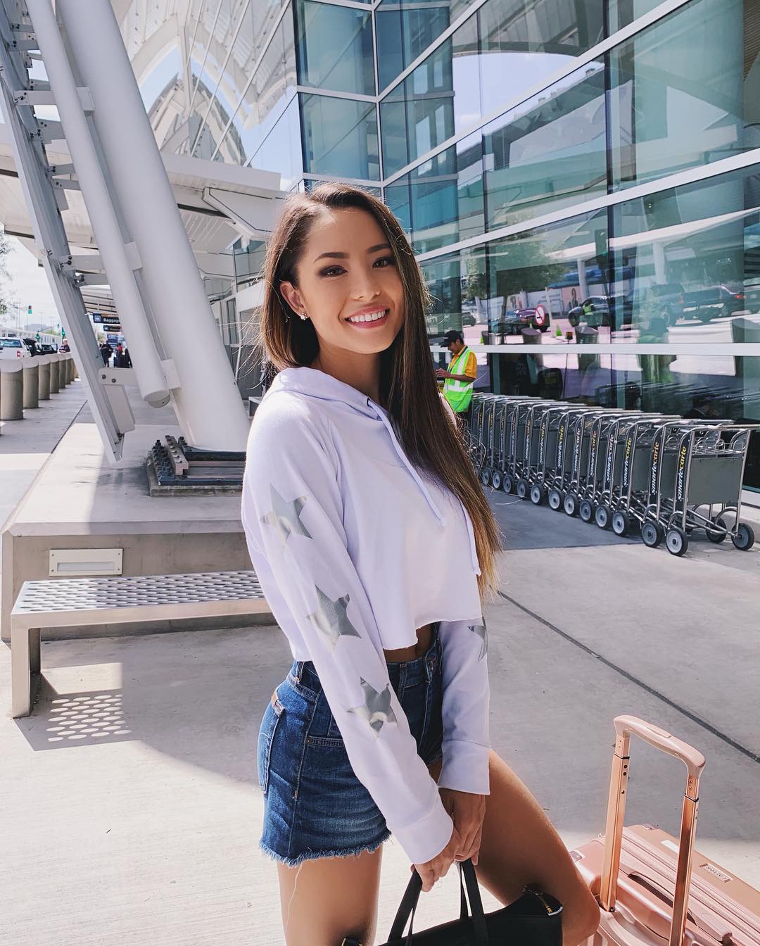 casual airport outfit sweater and jeans