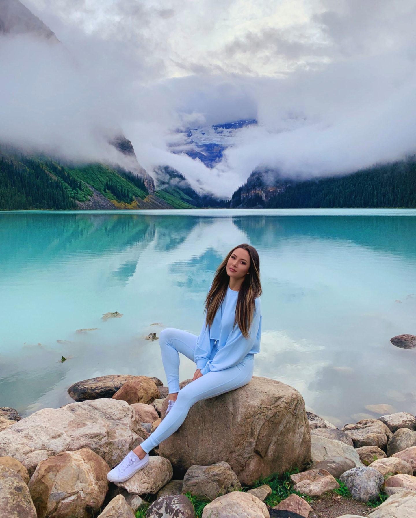 Lake Louise and Banff travel guide outfits hapatime